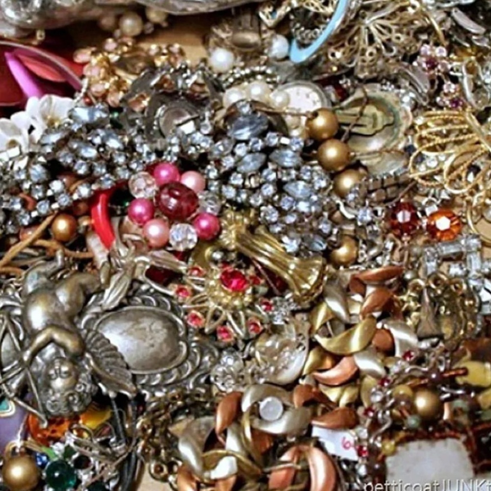 1 LB UNSEARCHED MYSTERY Jewelry LOT Wearable Necklaces Earrings Bracelets & MORE - Picture 7 of 8